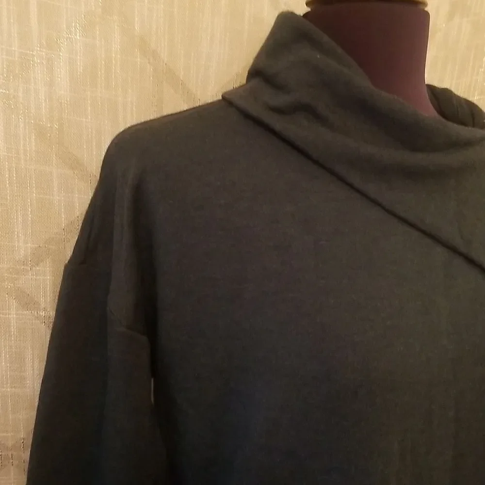 Tahari Top Womens Size Large Green Pullover Asymmetrical Collar Lagenlook Fall